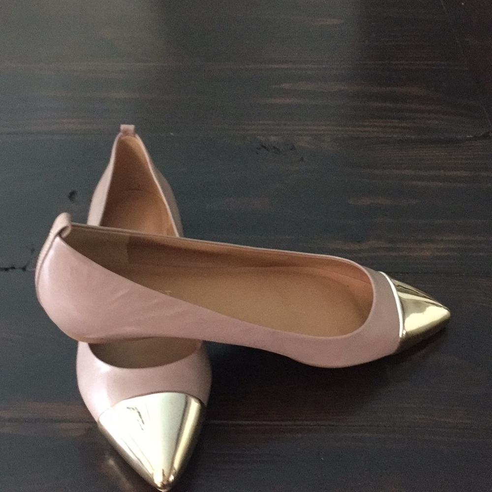 Nine West flat pointed-gold tip toe shoes sz 8.5